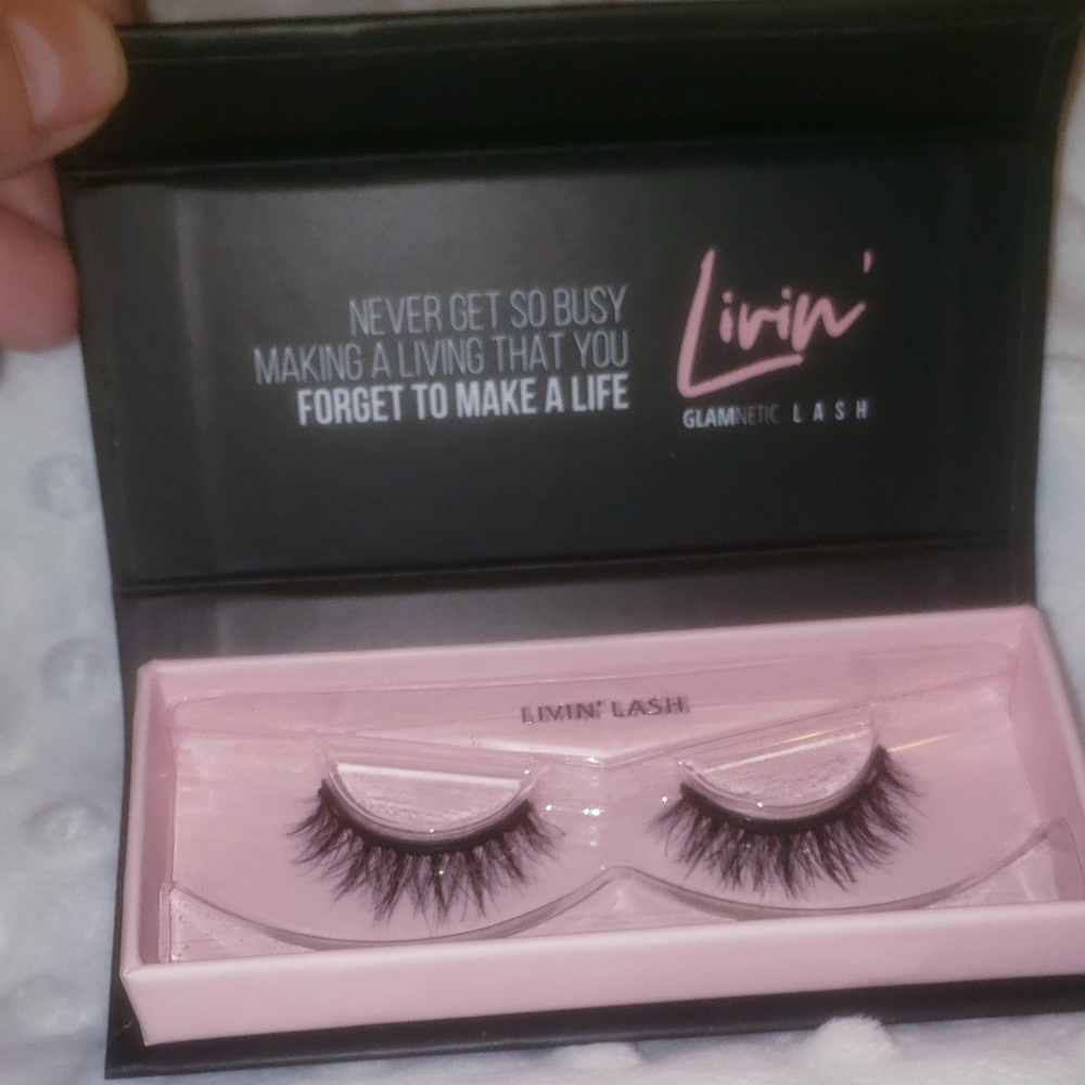 GLAMNETICS eye lashes - Picture 3 of 6